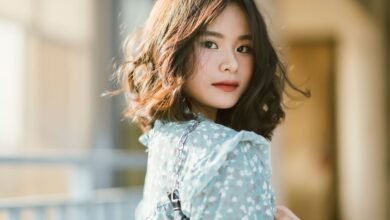 middle aged low maintenance choppy shoulder length hair