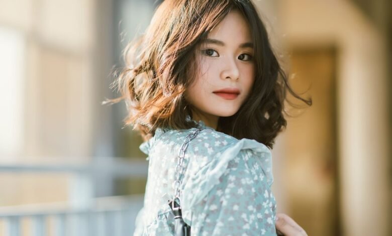 middle aged low maintenance choppy shoulder length hair